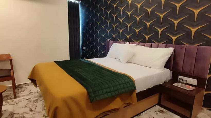 هتل Shaswat Inn