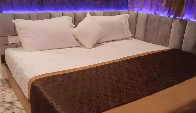 هتل Shaswat Inn