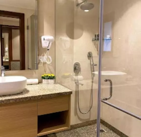 ホテル The Greenwood Resort Guwahati