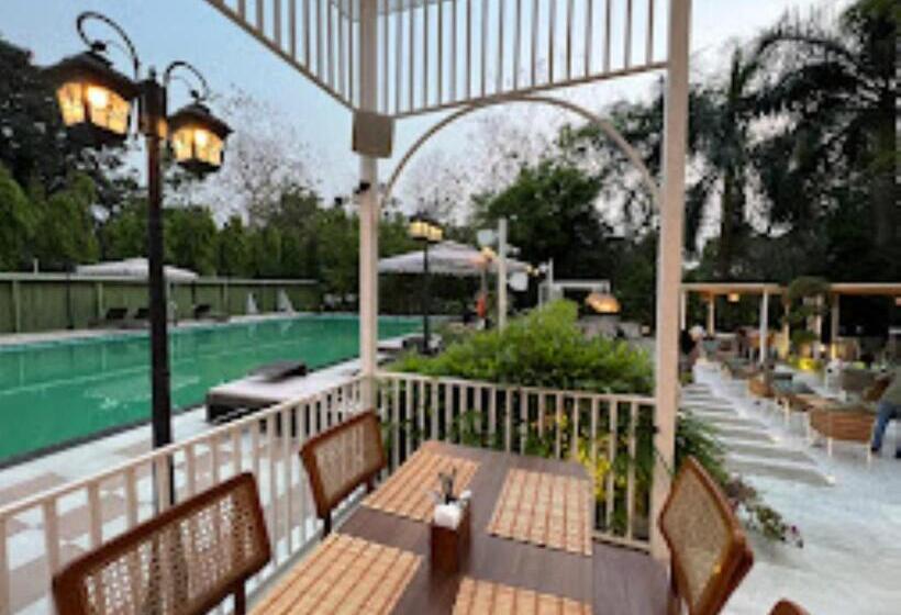 هتل The Greenwood Resort Guwahati