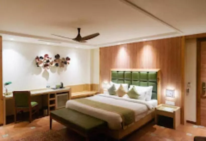 ホテル The Greenwood Resort Guwahati