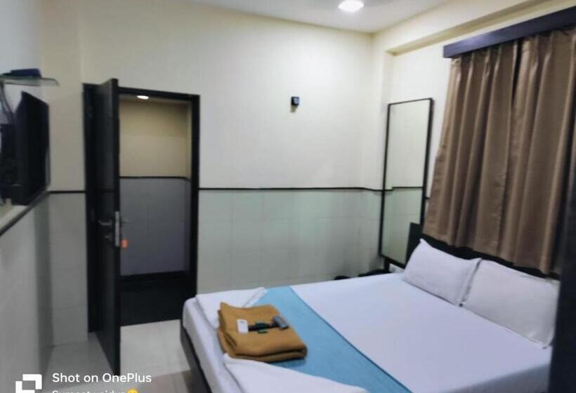 Hôtel Triton   Near Us Embassy