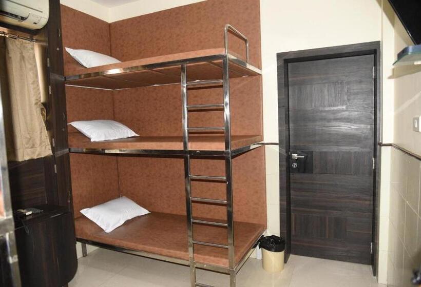 Hôtel Triton   Near Us Embassy