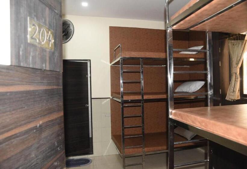 Hôtel Triton   Near Us Embassy