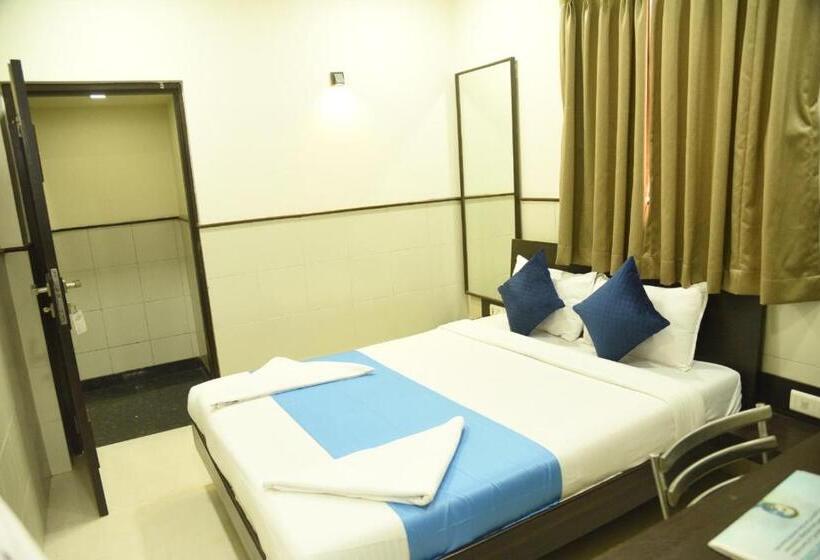 Hôtel Triton   Near Us Embassy