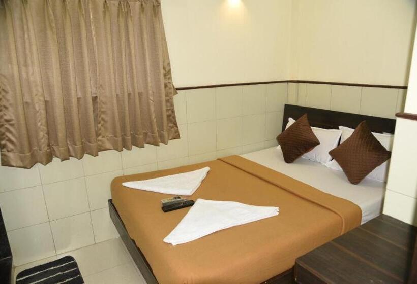 Hôtel Triton   Near Us Embassy