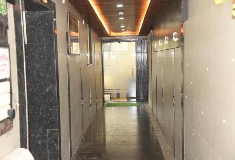 Hôtel Triton   Near Us Embassy