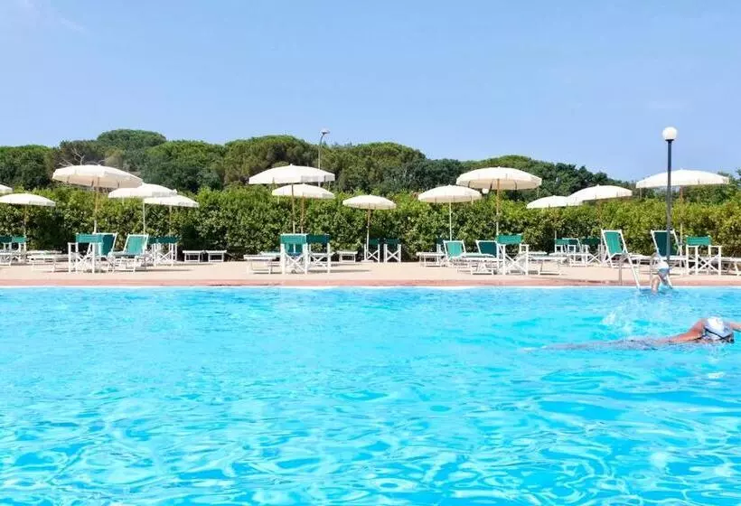 Isa Apartments For 4 People, 2 Bedrooms, In Residence With Swimming Pool In San Vincenzo, Just 600 M