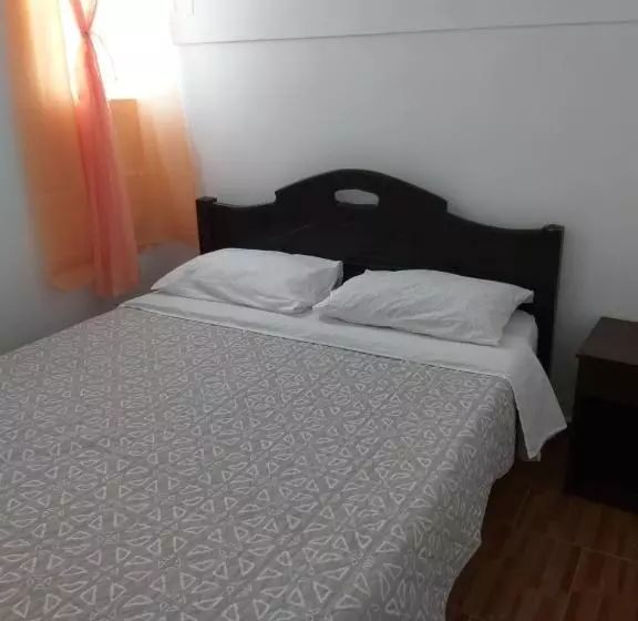 پانسیون Hostal Las Cruces