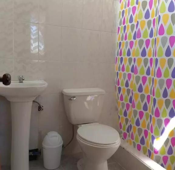 پانسیون Hostal Las Cruces