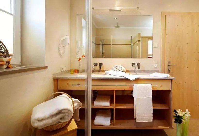 ホテル Alpenhof Apartments
