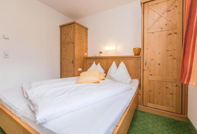 ホテル Alpenhof Apartments