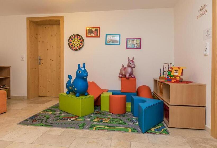 ホテル Alpenhof Apartments