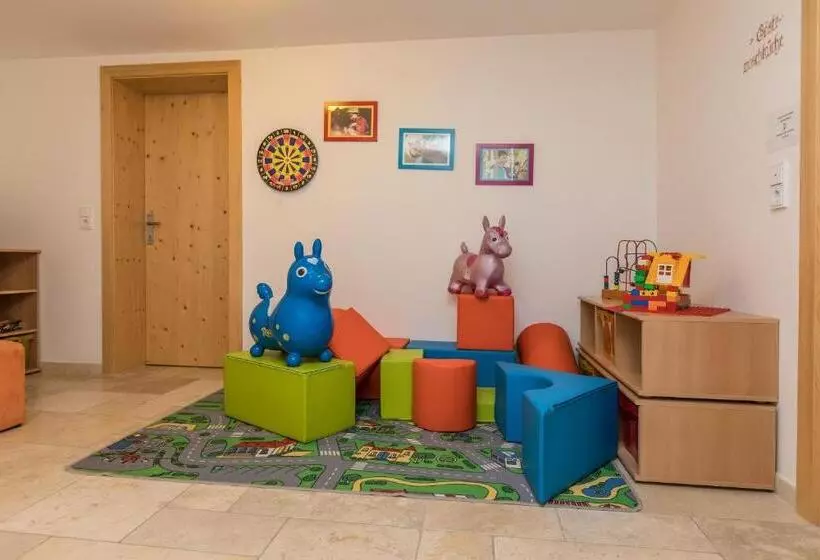 ホテル Alpenhof Apartments