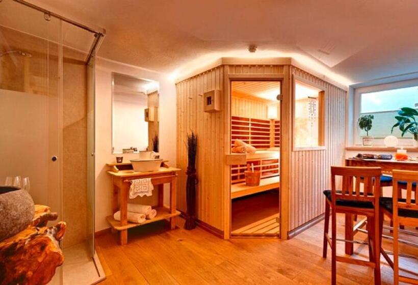 ホテル Alpenhof Apartments