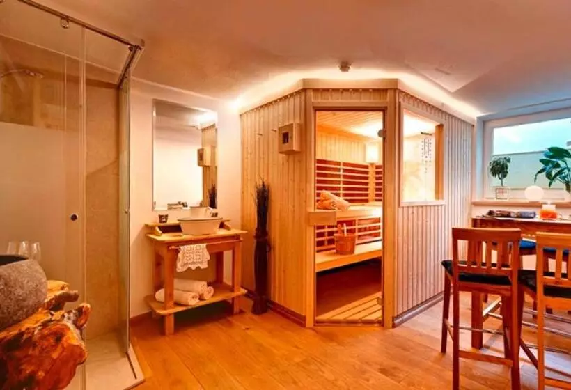 ホテル Alpenhof Apartments