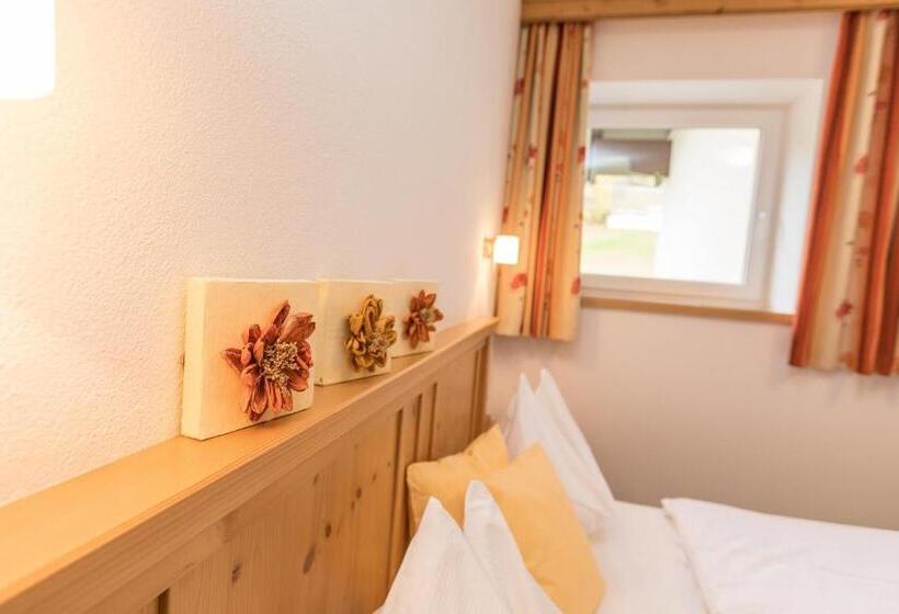 ホテル Alpenhof Apartments