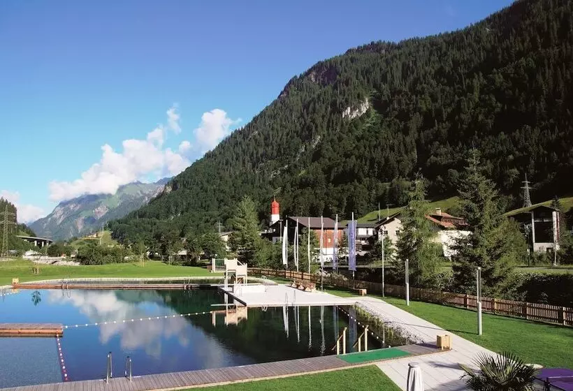 ホテル Alpine Lodge Klösterle Am Arlberg