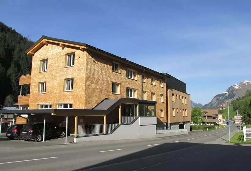 ホテル Alpine Lodge Klösterle Am Arlberg