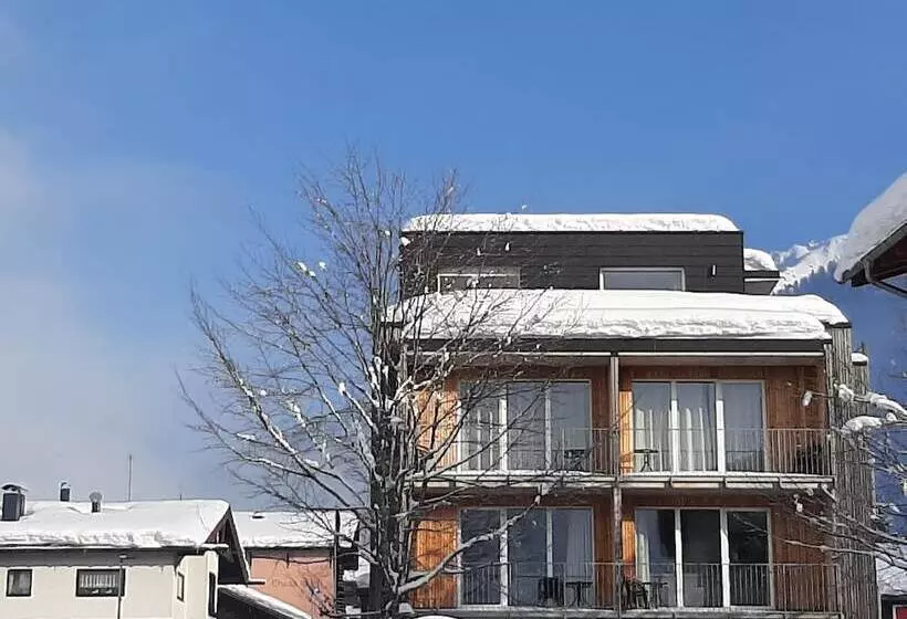 ホテル Alpine Lodge Klösterle Am Arlberg