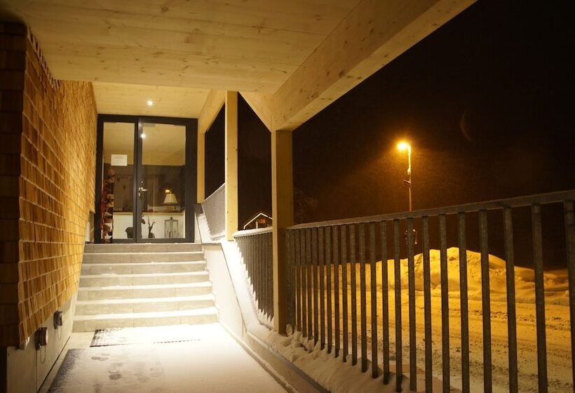 Hotelli Alpine Lodge Klösterle Am Arlberg