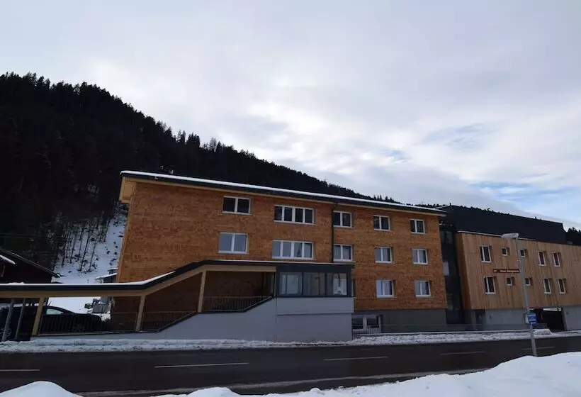 ホテル Alpine Lodge Klösterle Am Arlberg