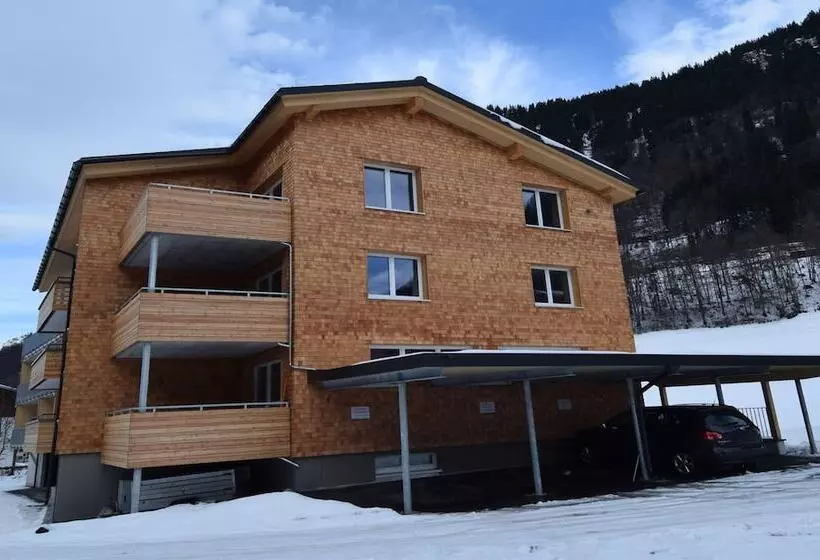 ホテル Alpine Lodge Klösterle Am Arlberg