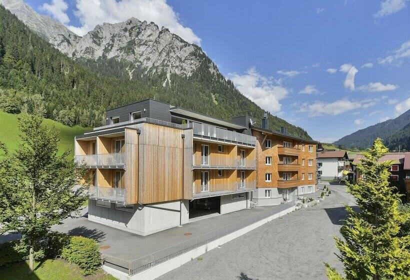 Hotelli Alpine Lodge Klösterle Am Arlberg