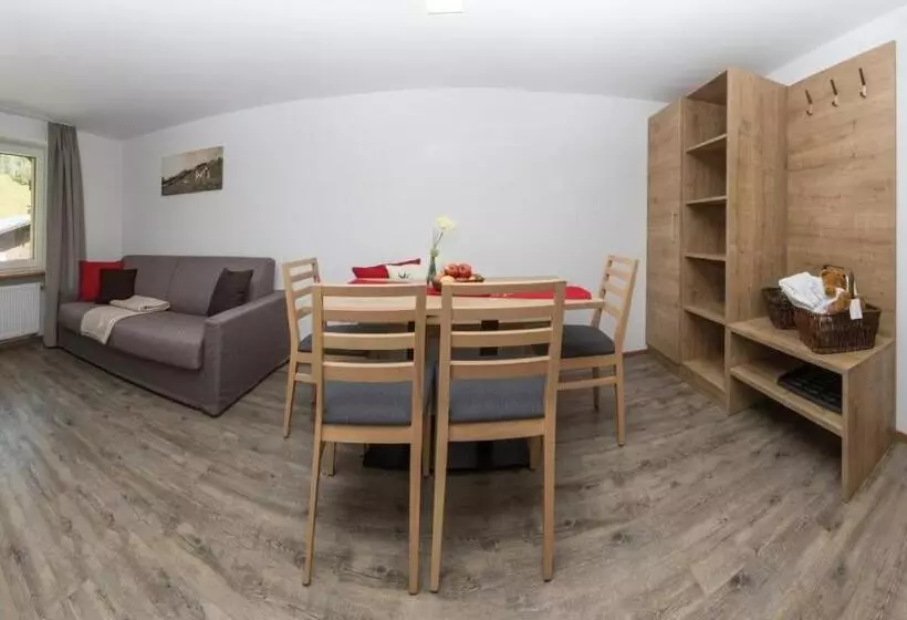 ホテル Alpine Lodge Klösterle Am Arlberg