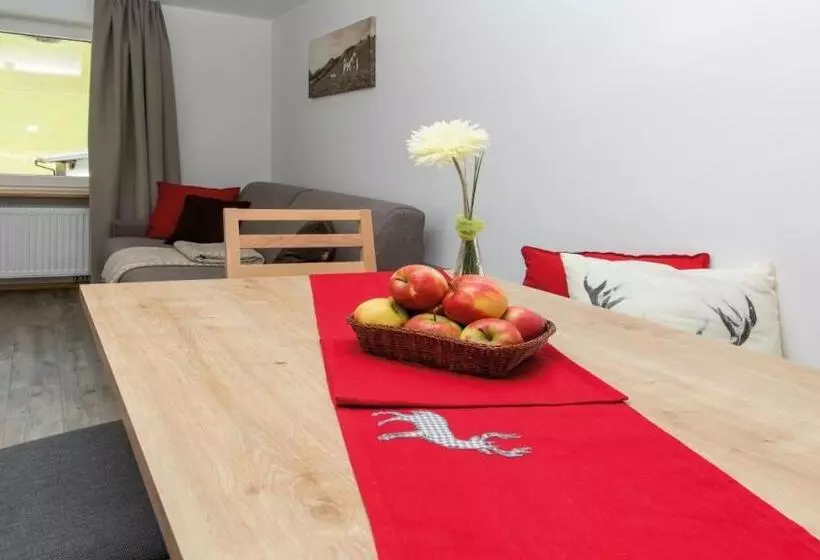 ホテル Alpine Lodge Klösterle Am Arlberg