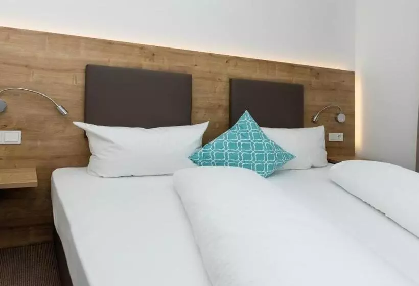 ホテル Alpine Lodge Klösterle Am Arlberg