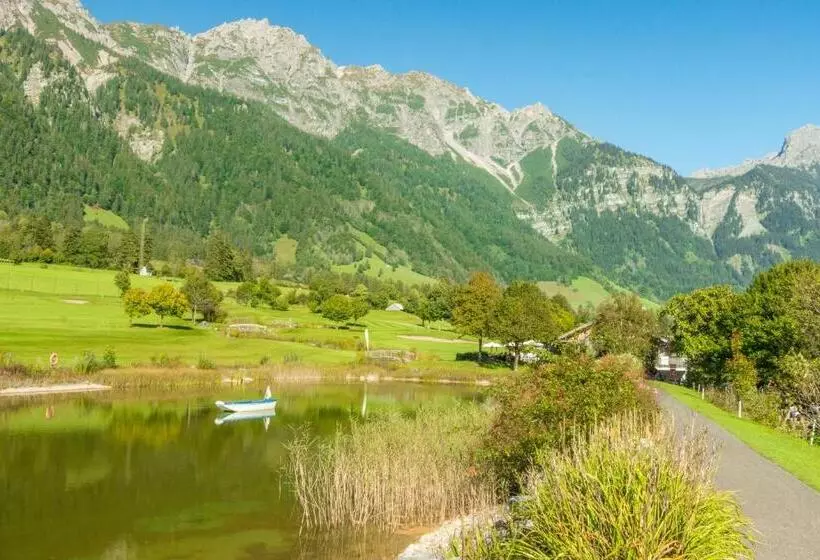 ホテル Alpine Lodge Klösterle Am Arlberg