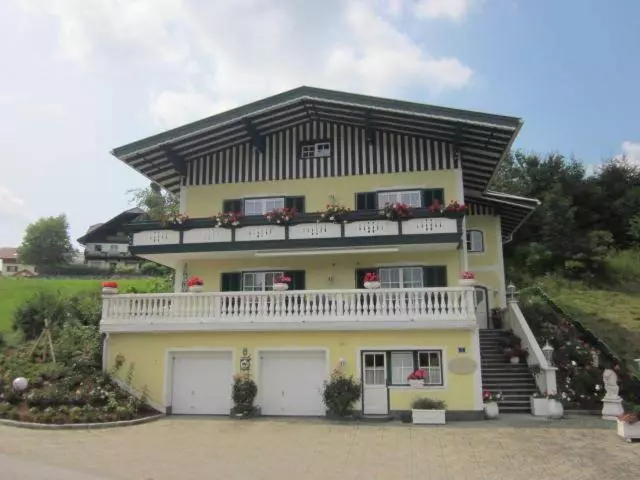 ホテル Appartement Bergblick