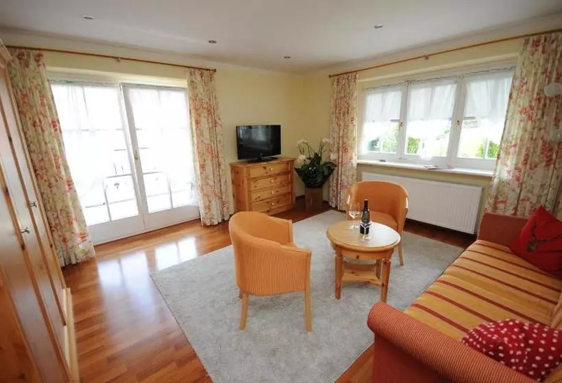 ホテル Appartement Bergblick
