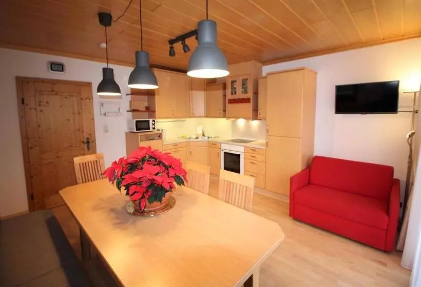 هتل Appartement Mama