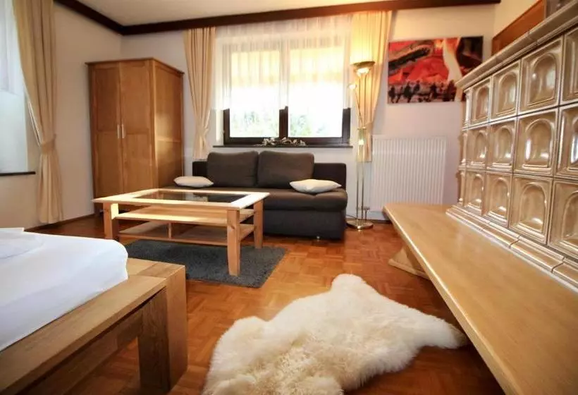 هتل Appartement Mama