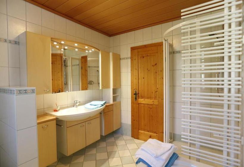 هتل Appartement Mama