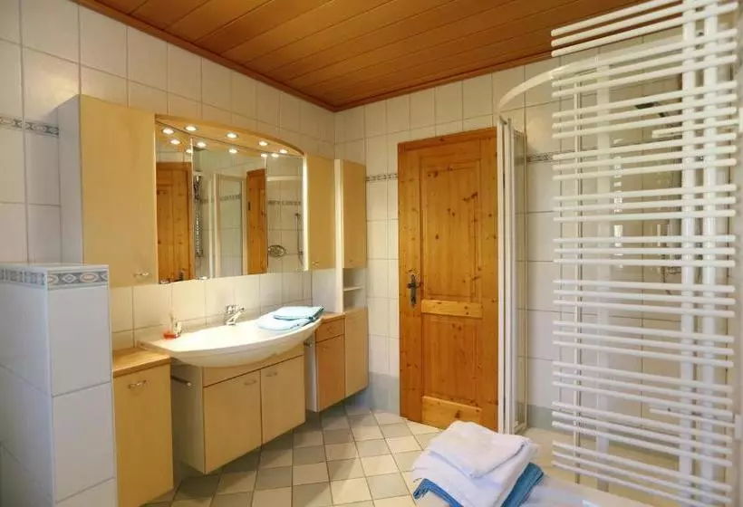 هتل Appartement Mama