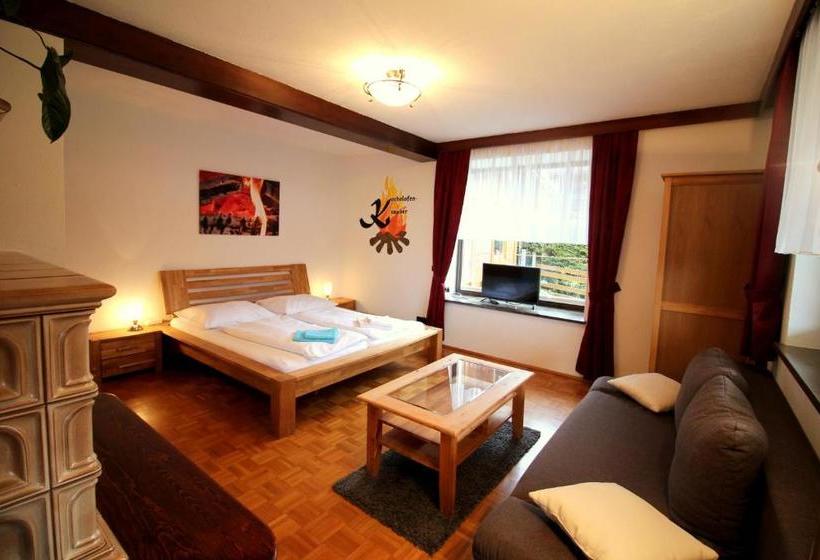 هتل Appartement Mama