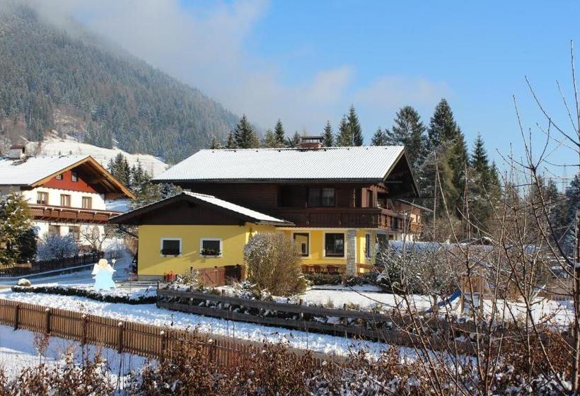 هتل Appartement Mama