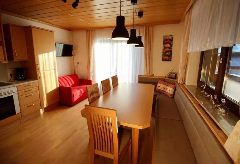 هتل Appartement Mama