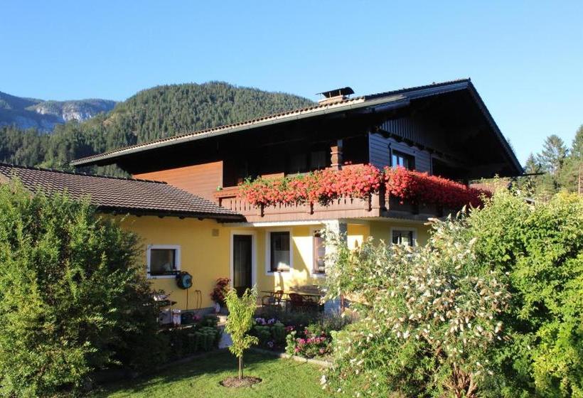 هتل Appartement Mama