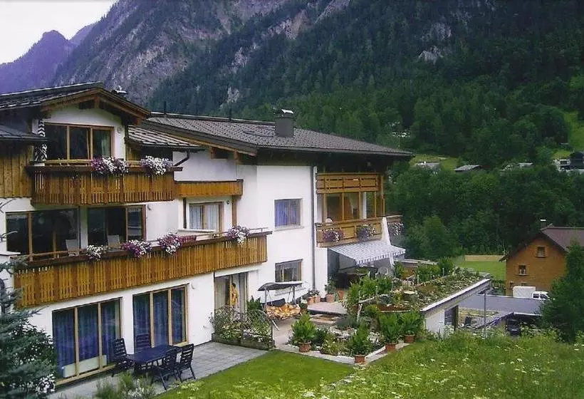 Hotelli Appartementhaus Saroja