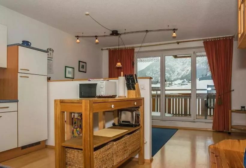 Hotelli Appartementhaus Saroja