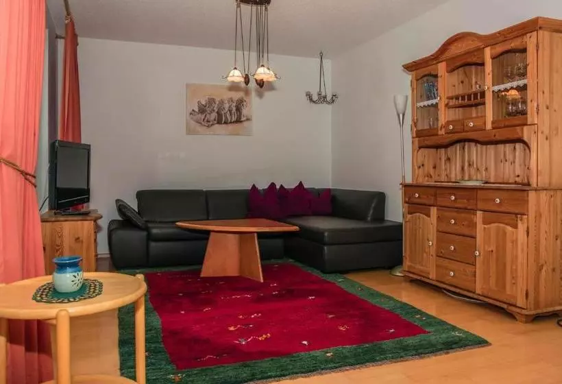 Hotelli Appartementhaus Saroja