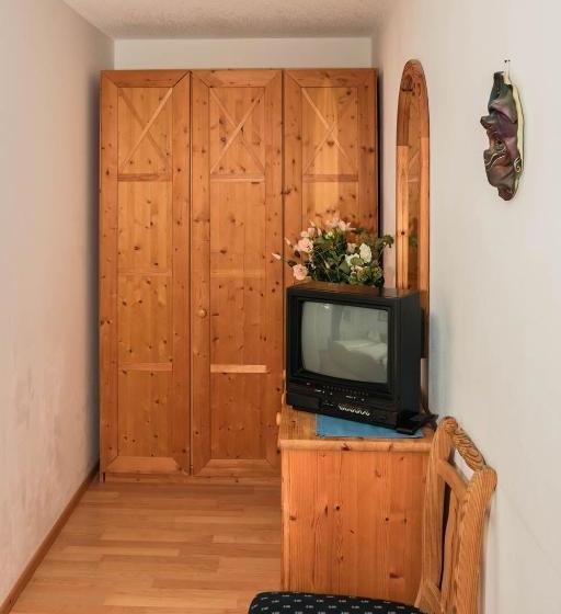 هتل Appartementhaus Saroja