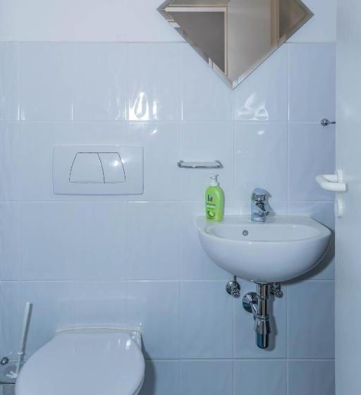 هتل Appartementhaus Saroja