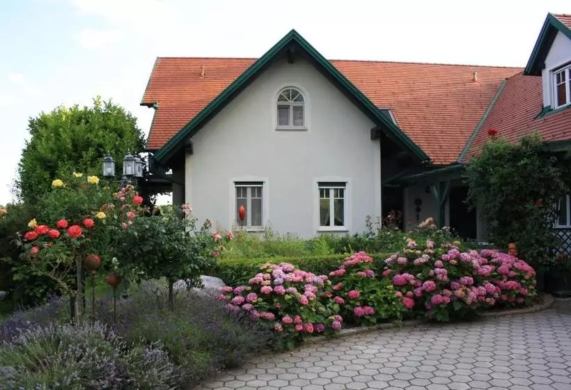 هتل Landhaus Eder
