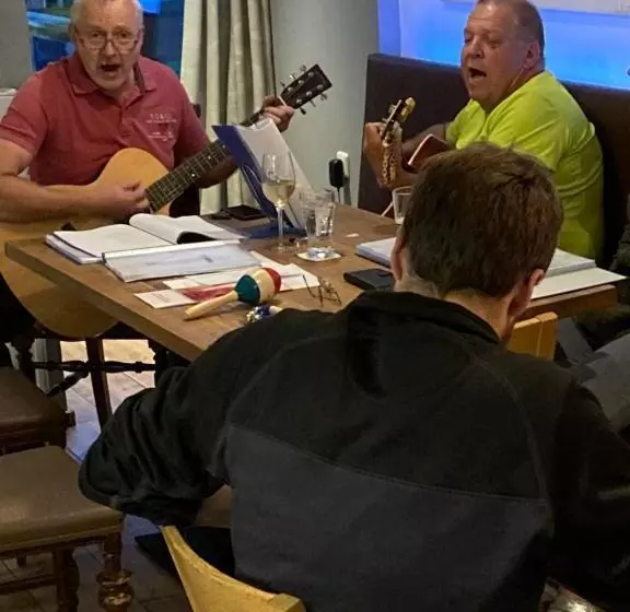 ホテル Pension Sunnseitn   Gasthof   Café   Weinkeller