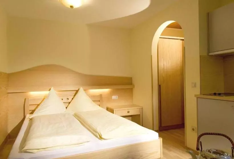 هتل Rofan Appartements